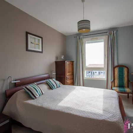 Apartment 4-6 Personnes Avec Balcon Vue Et Parking - Fr-1-825-10